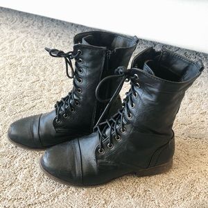 7.5 Distressed Combat Boots - Black